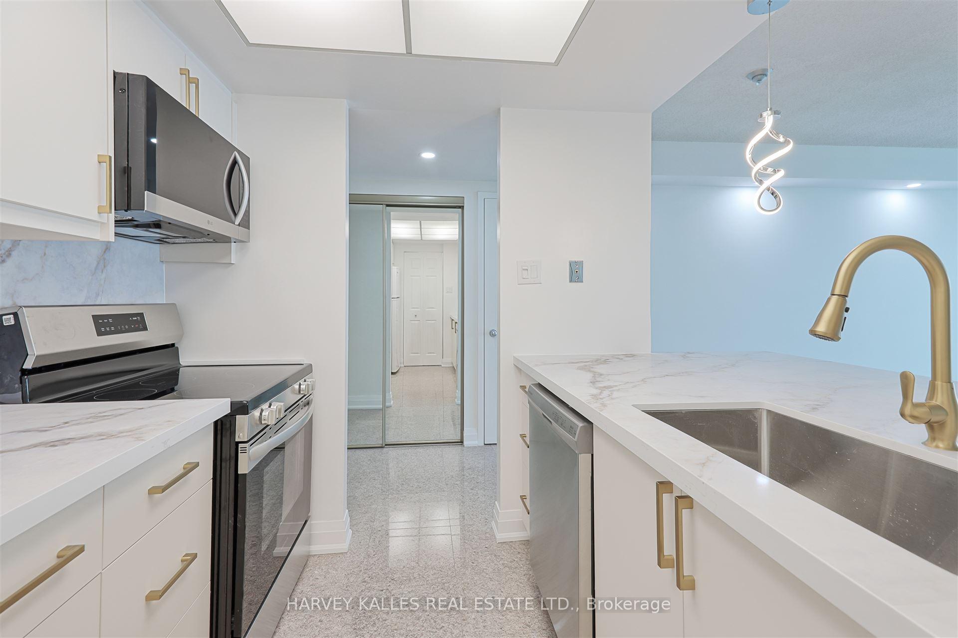 99 Harbour Square 2506