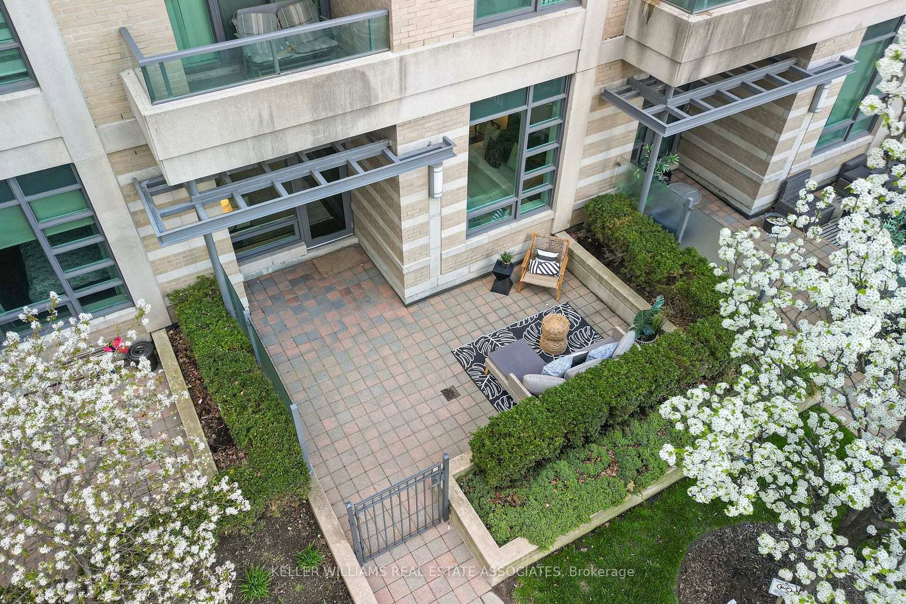 2 Bedrooms Condo at 235 Sherway Gardens,  Toronto For sale