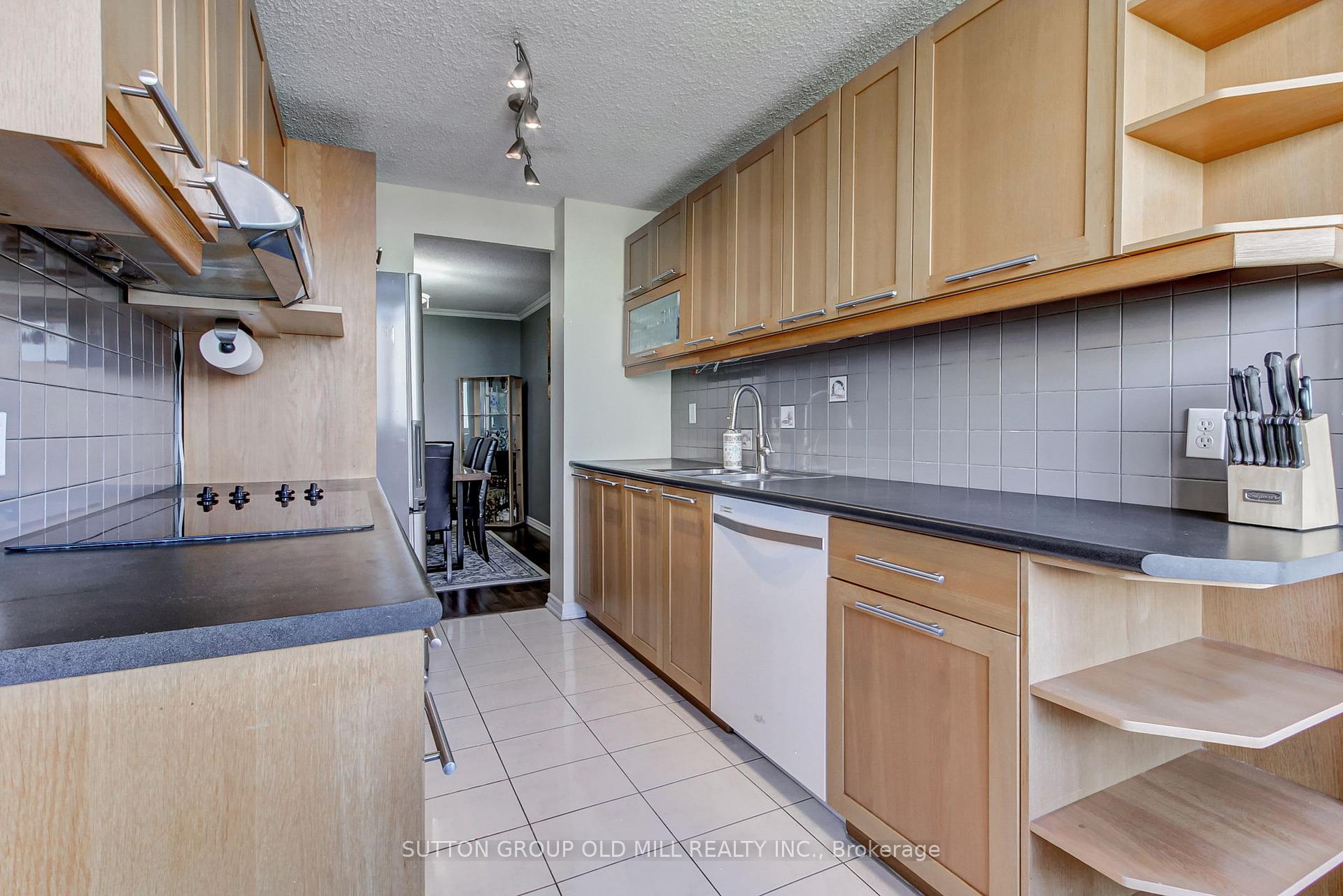 3 Bedrooms Condo at 133 Torresdale, Toronto For sale