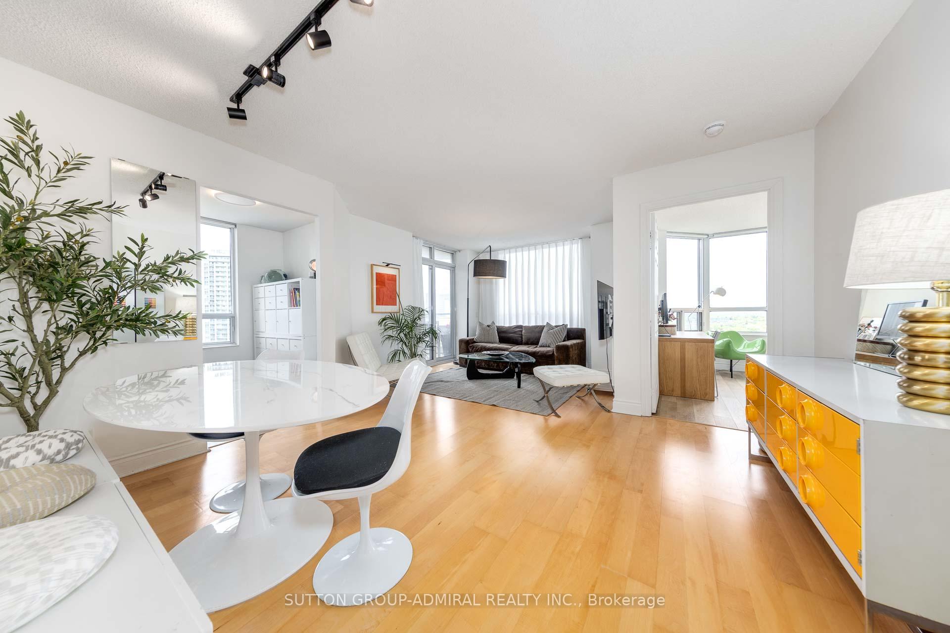 2 Bedrooms Condo at 78 Harrison Garden, Toronto For sale