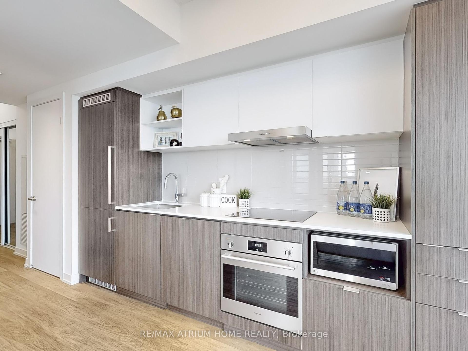 2 Bedrooms Condo at 55 Cooper, Toronto For sale