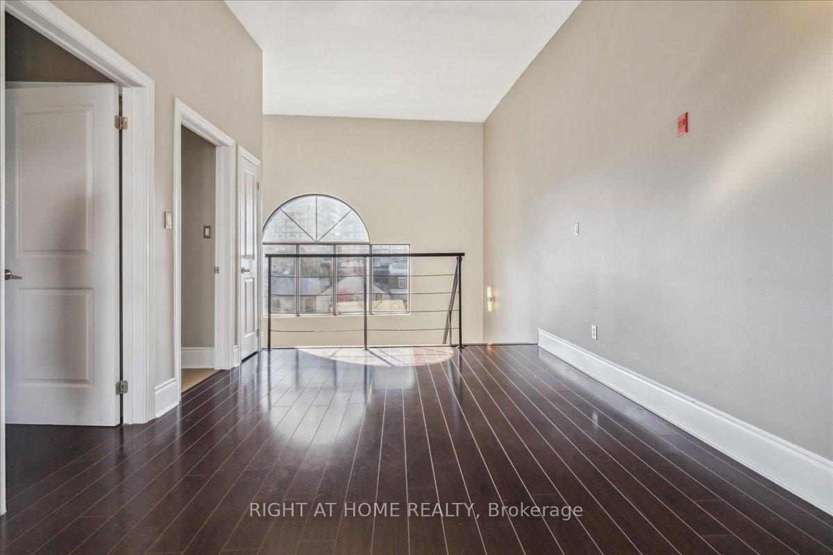 2 Bedrooms Condo at 80 King William, Hamilton For sale