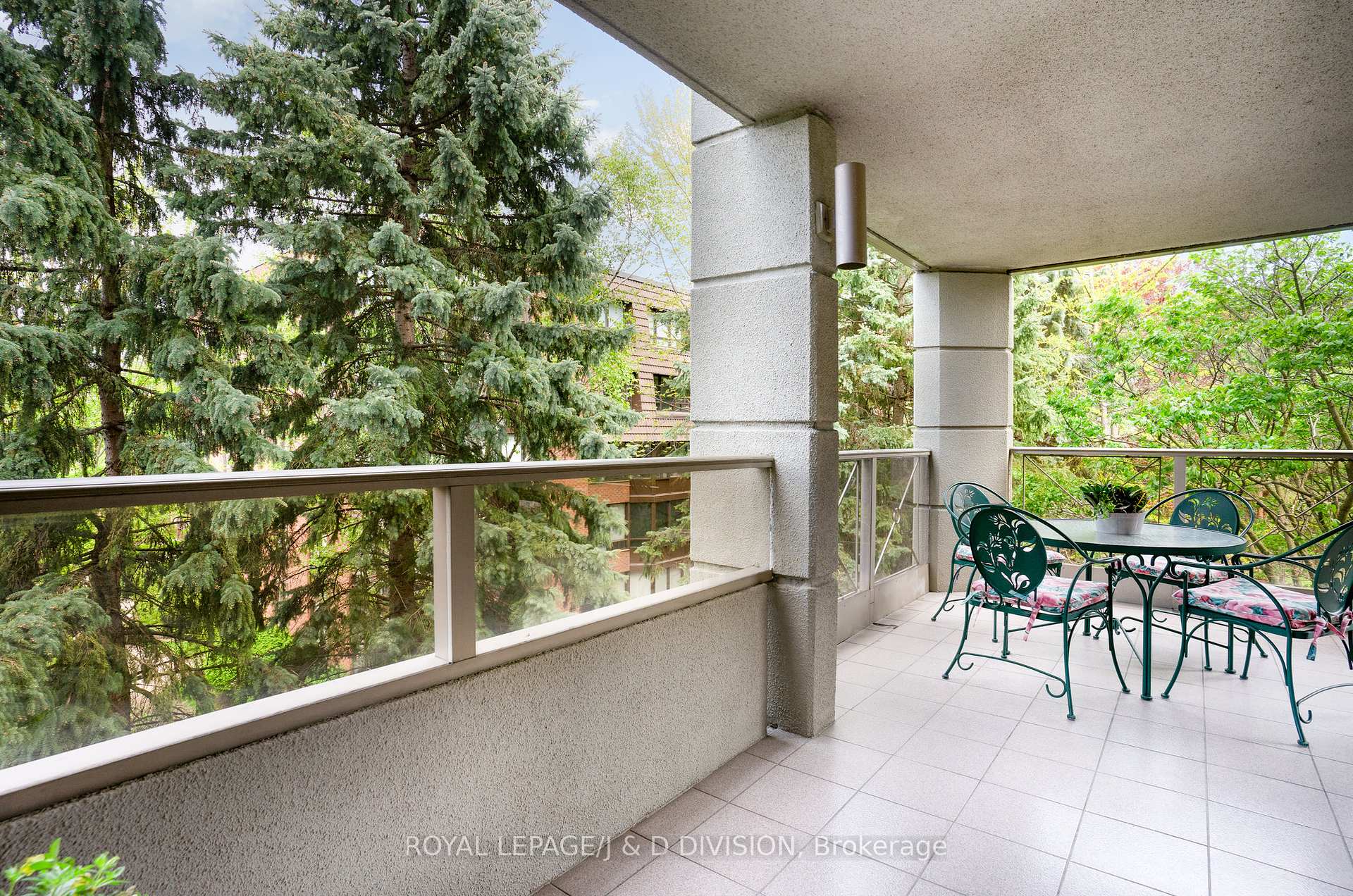 3 Bedrooms Condo at 225 The Donway, Toronto For sale