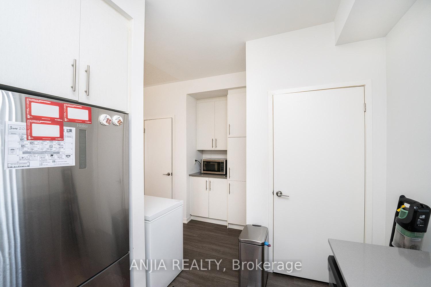 2 Bedrooms Condo at 235 Birmingham, Toronto For sale