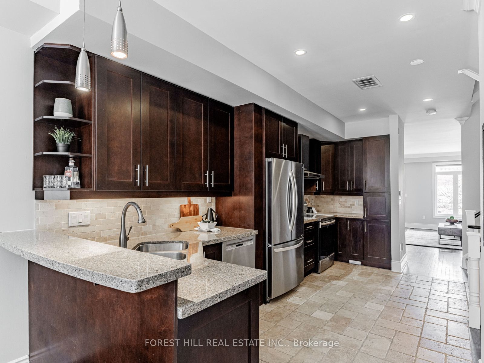 2A Espana Lane, Toronto, ON M2N 7K8