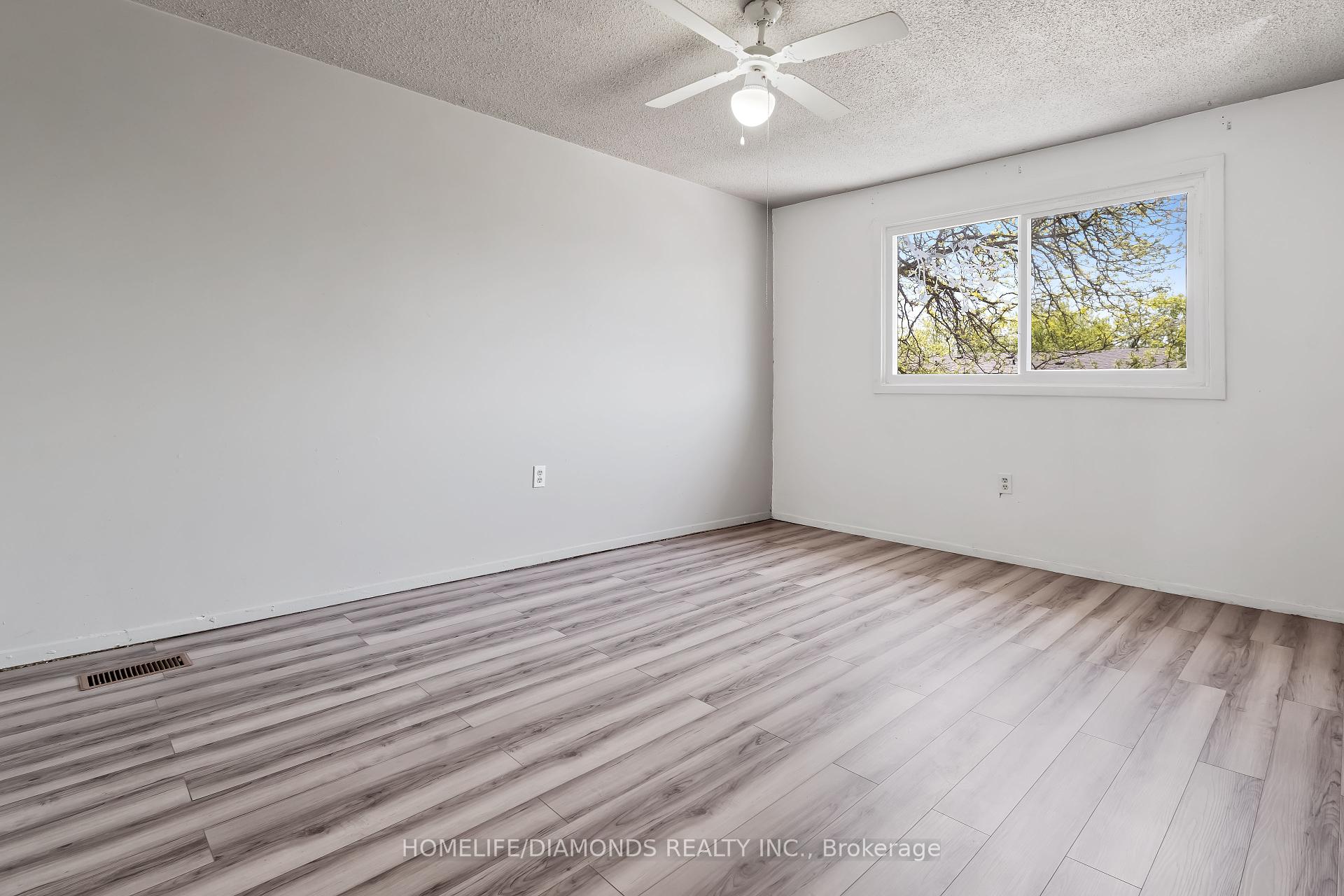 3 Bedrooms Condo at 262 KENORA, Hamilton For sale