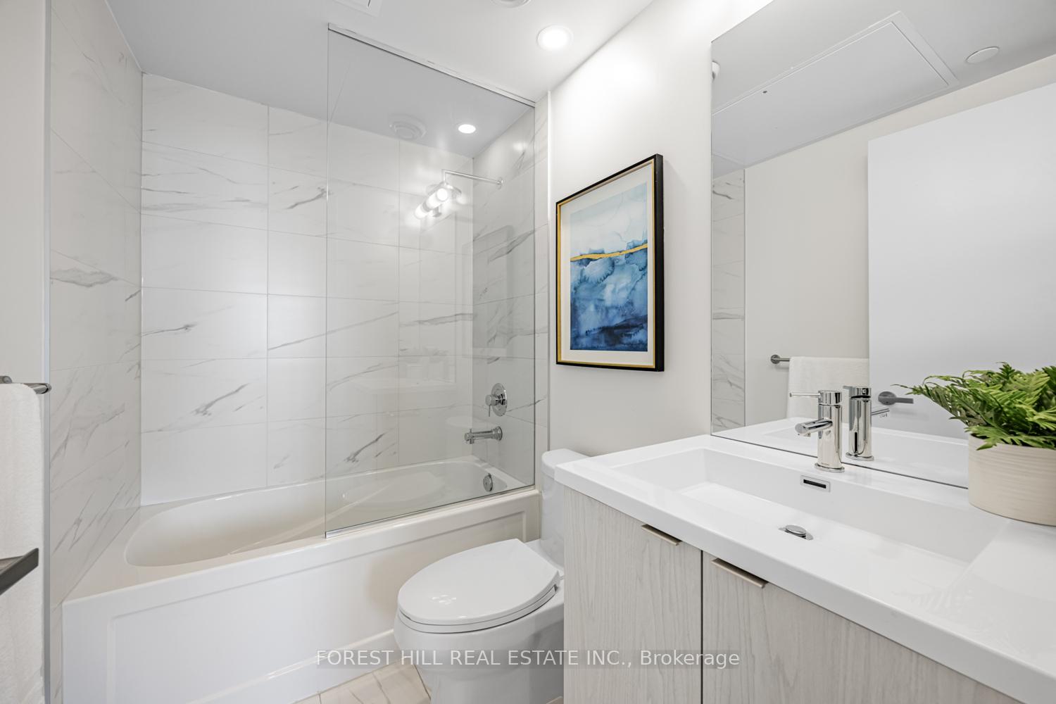 3 Bedrooms Condo at 55 Cooper, Toronto For sale