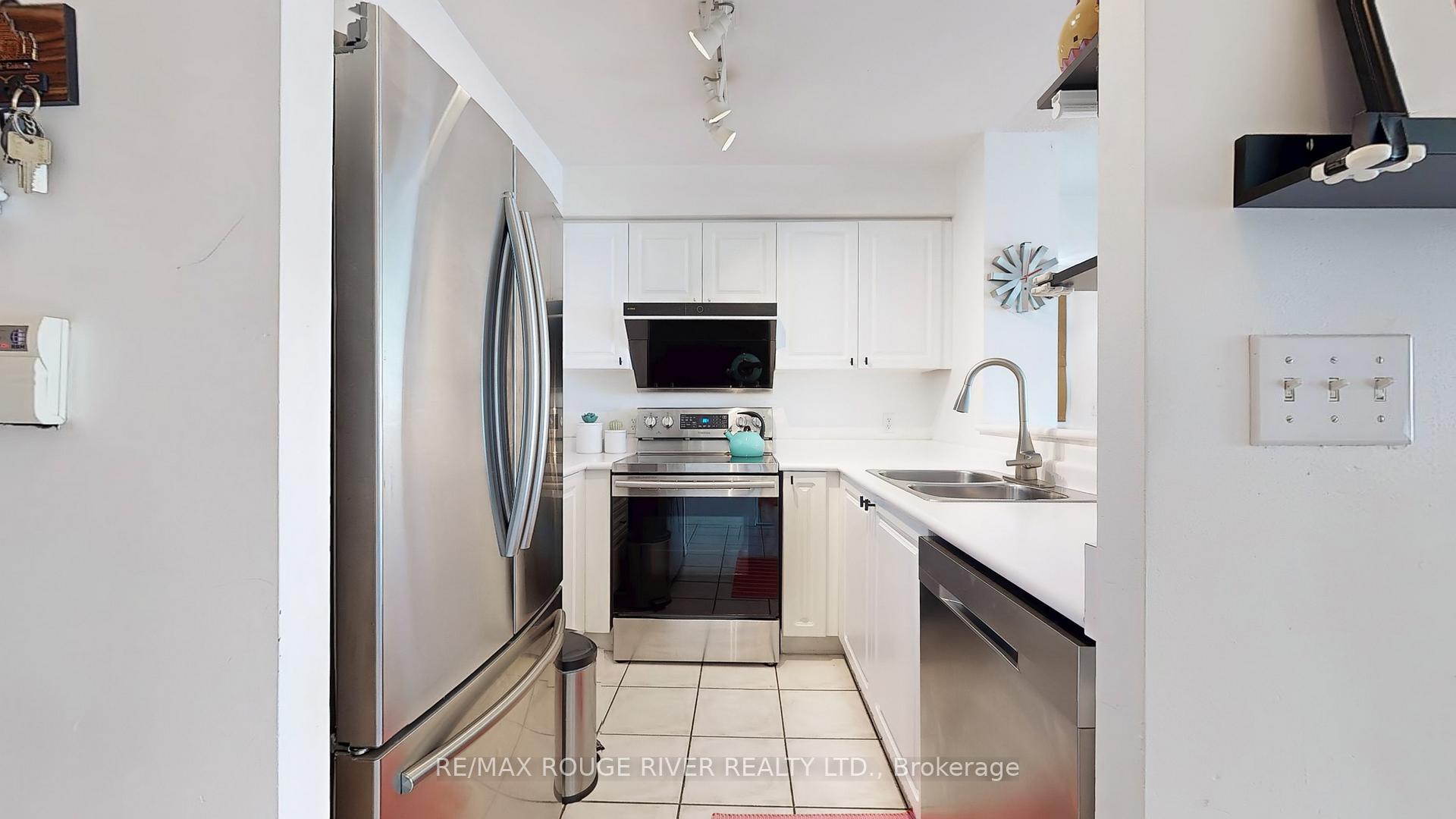 2 Bedrooms Condo at 11 Lee Centre, Toronto For sale