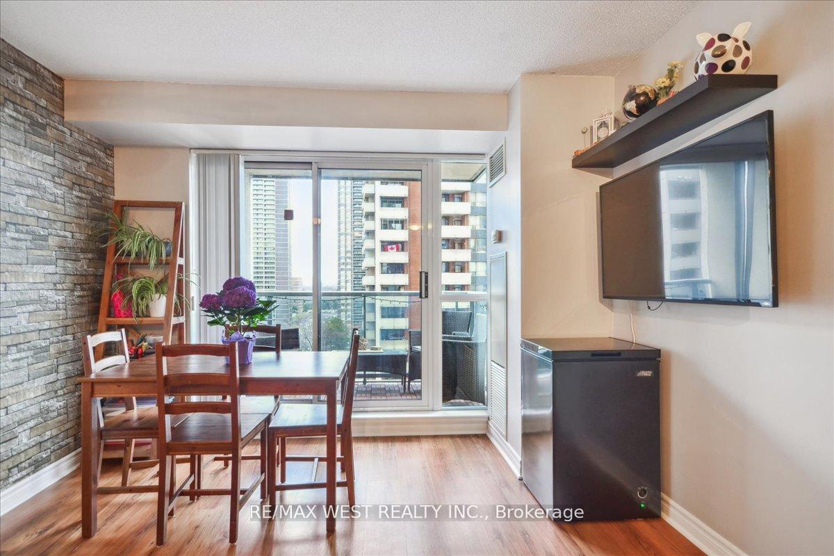 2 Bedrooms Condo at 5 Michael Power, Toronto For sale