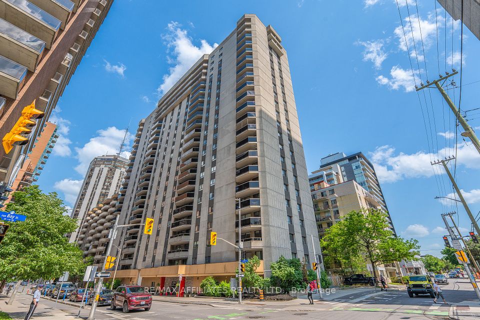 470 Laurier