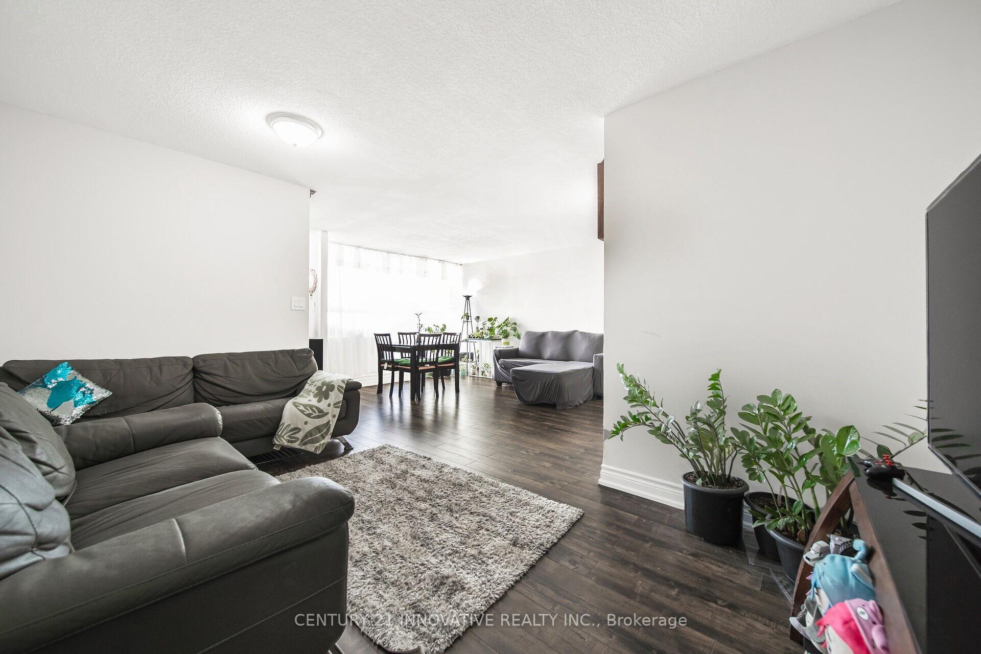 2 Bedrooms Condo at 100 Wingarden, Toronto For sale