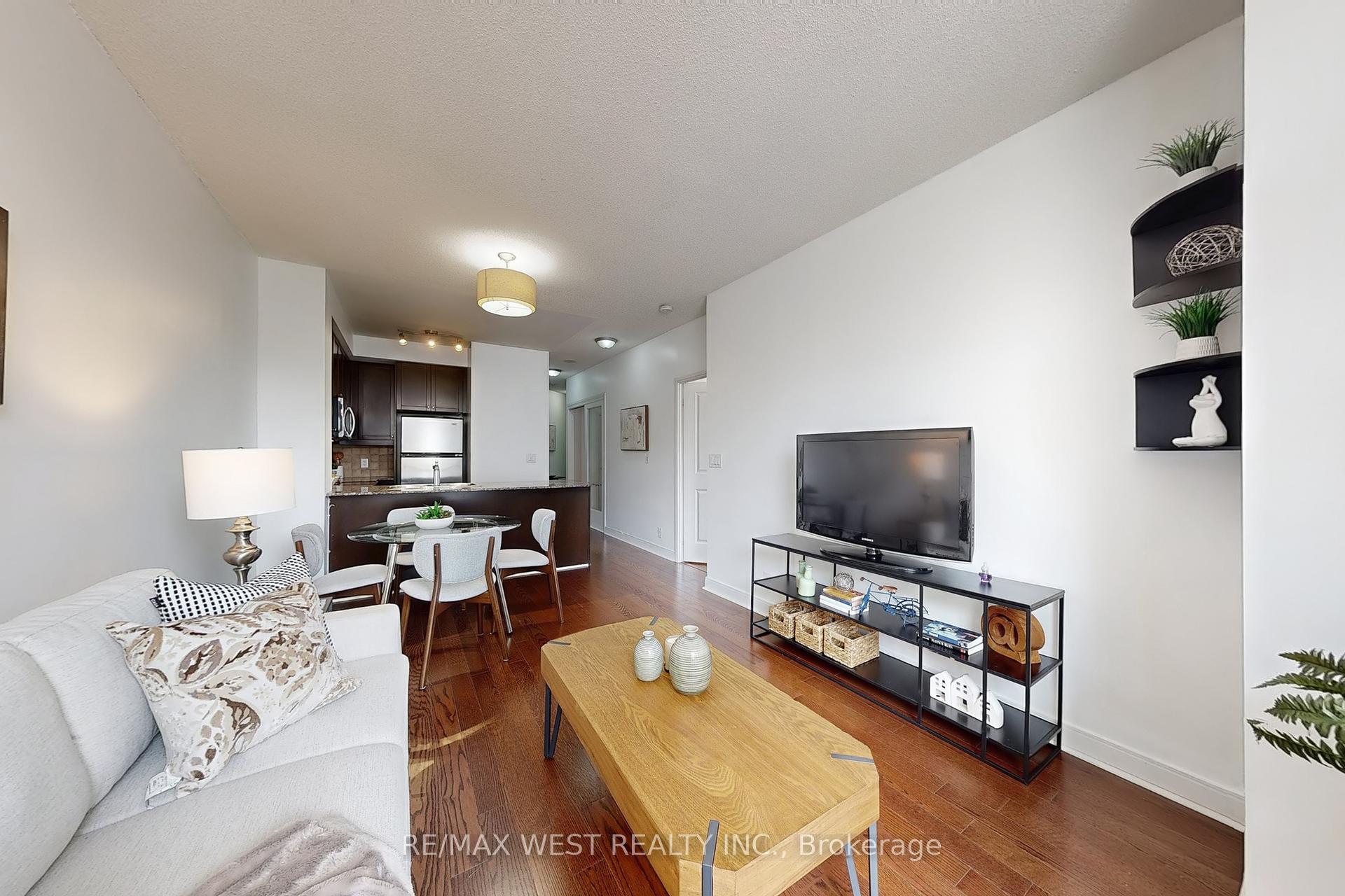 2 Bedrooms Condo at 80 Absolute, Mississauga For sale