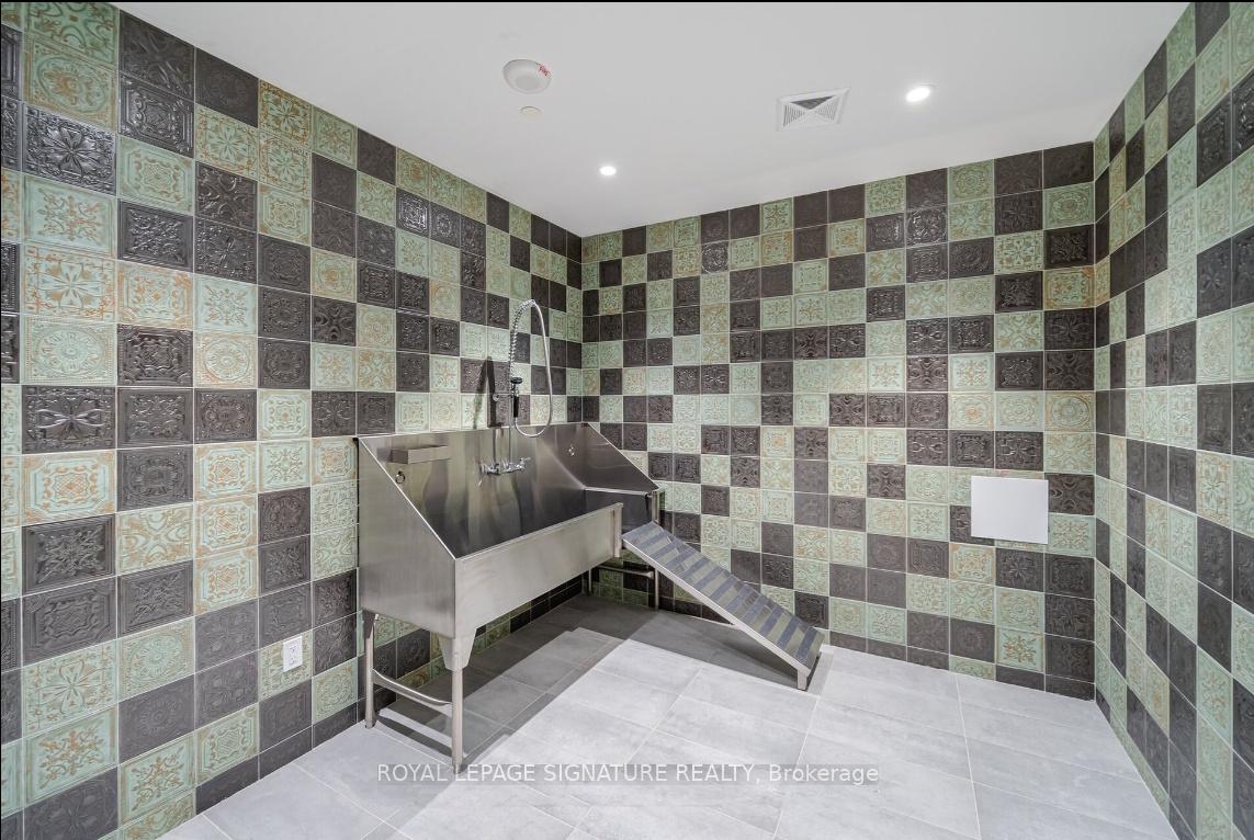 2 Bedrooms Condo at 293 The Kingsway,  Toronto For sale