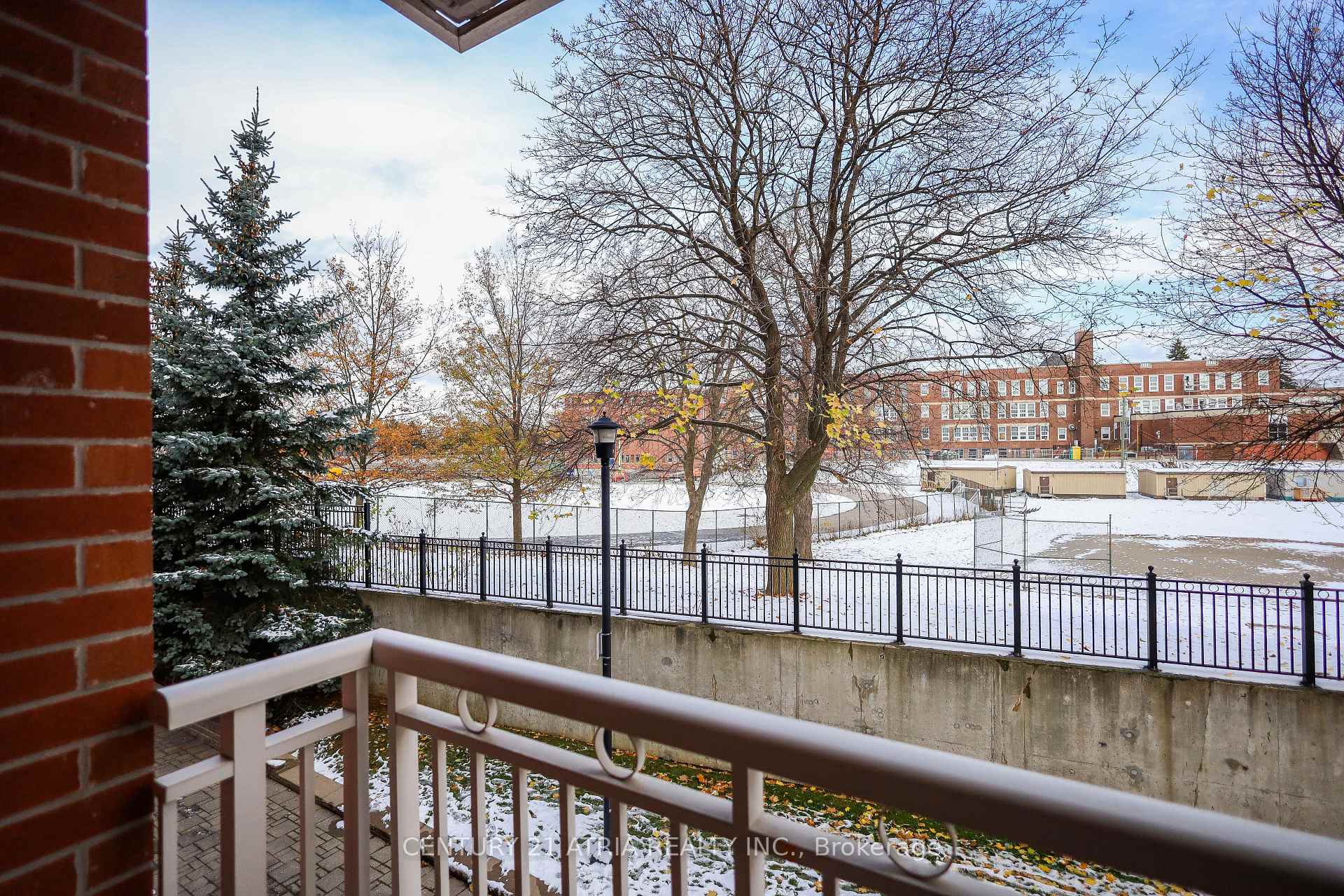 2 Bedrooms Condo at 455 Rosewell, Toronto For sale