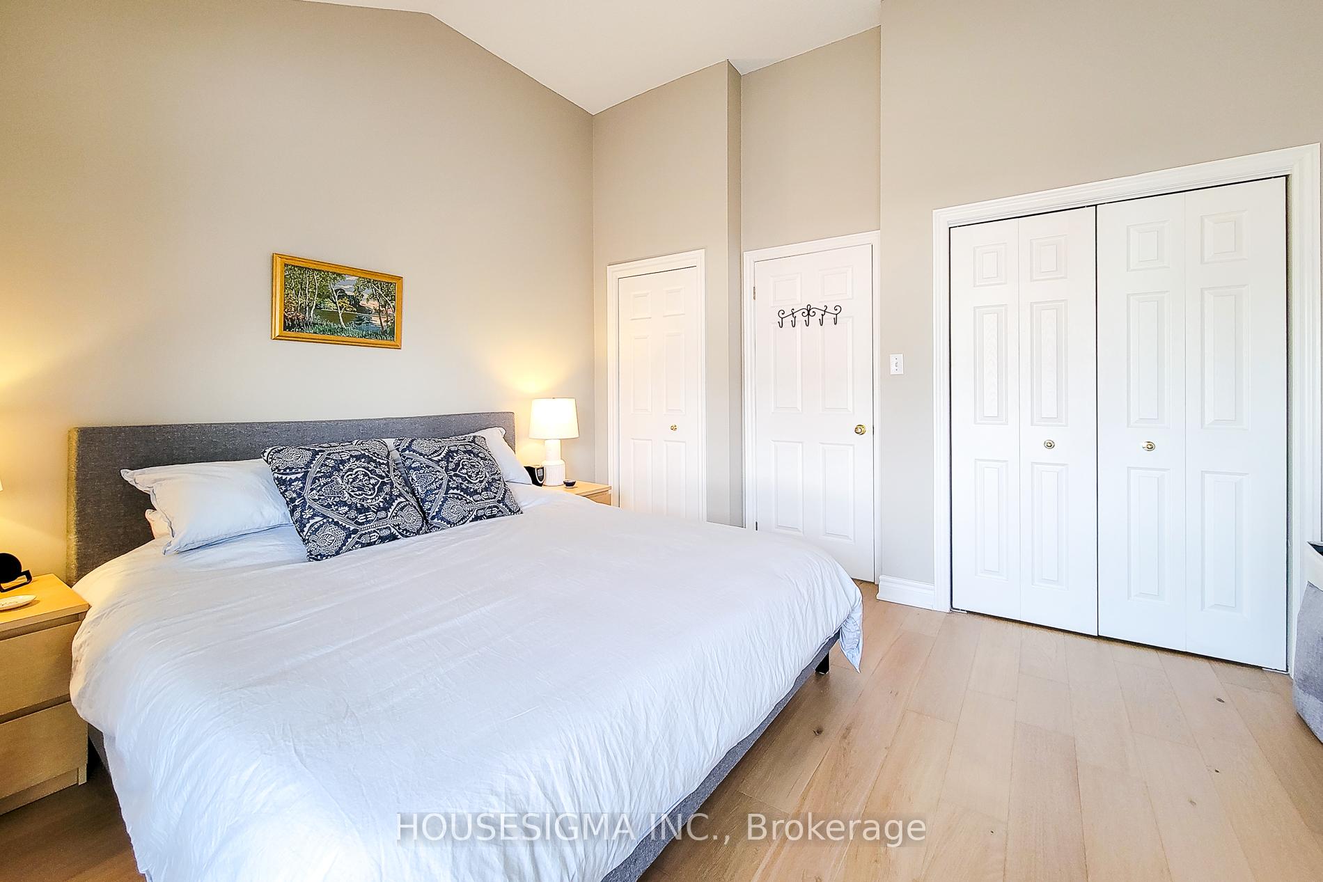 2 Bedrooms Condo at 3480 Upper Middle, Burlington For sale