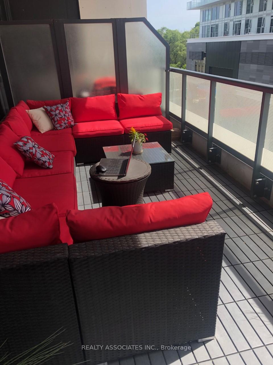2 Bedrooms Condo at 30 Ordnance, Toronto For sale