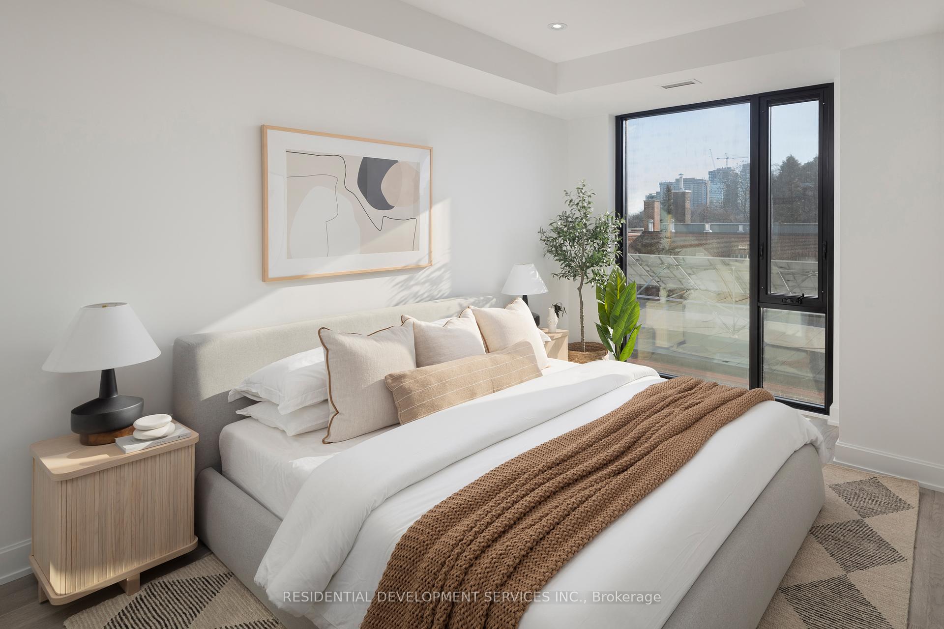 2 Bedrooms Condo at 1 Strathgowan,  Toronto For sale