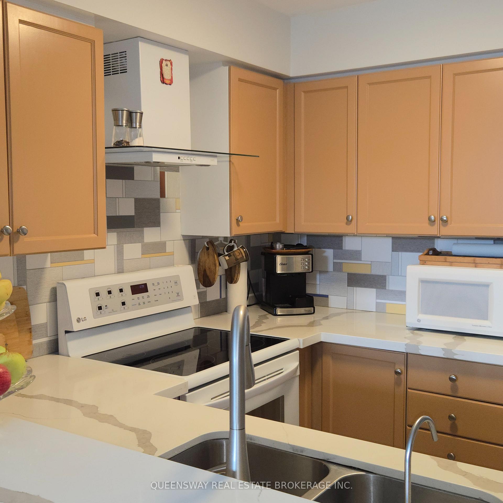 2 Bedrooms Condo at 1 Emerald, Vaughan For sale