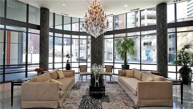 #301 - 825 Church Street, Toronto, ON M4W 3Z4