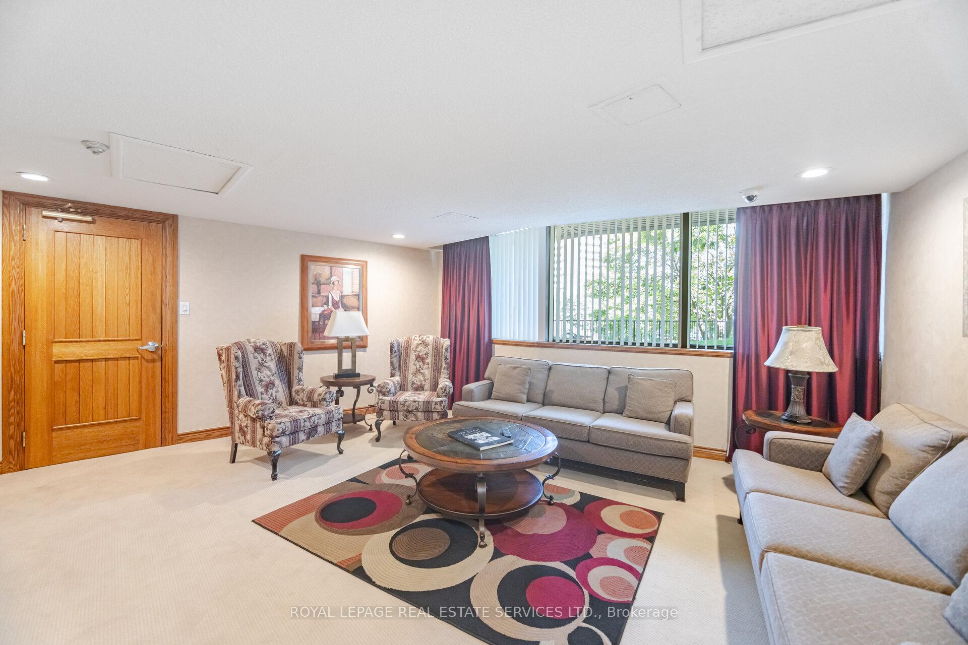 2 Bedrooms Condo at 40 Richview, Toronto For sale