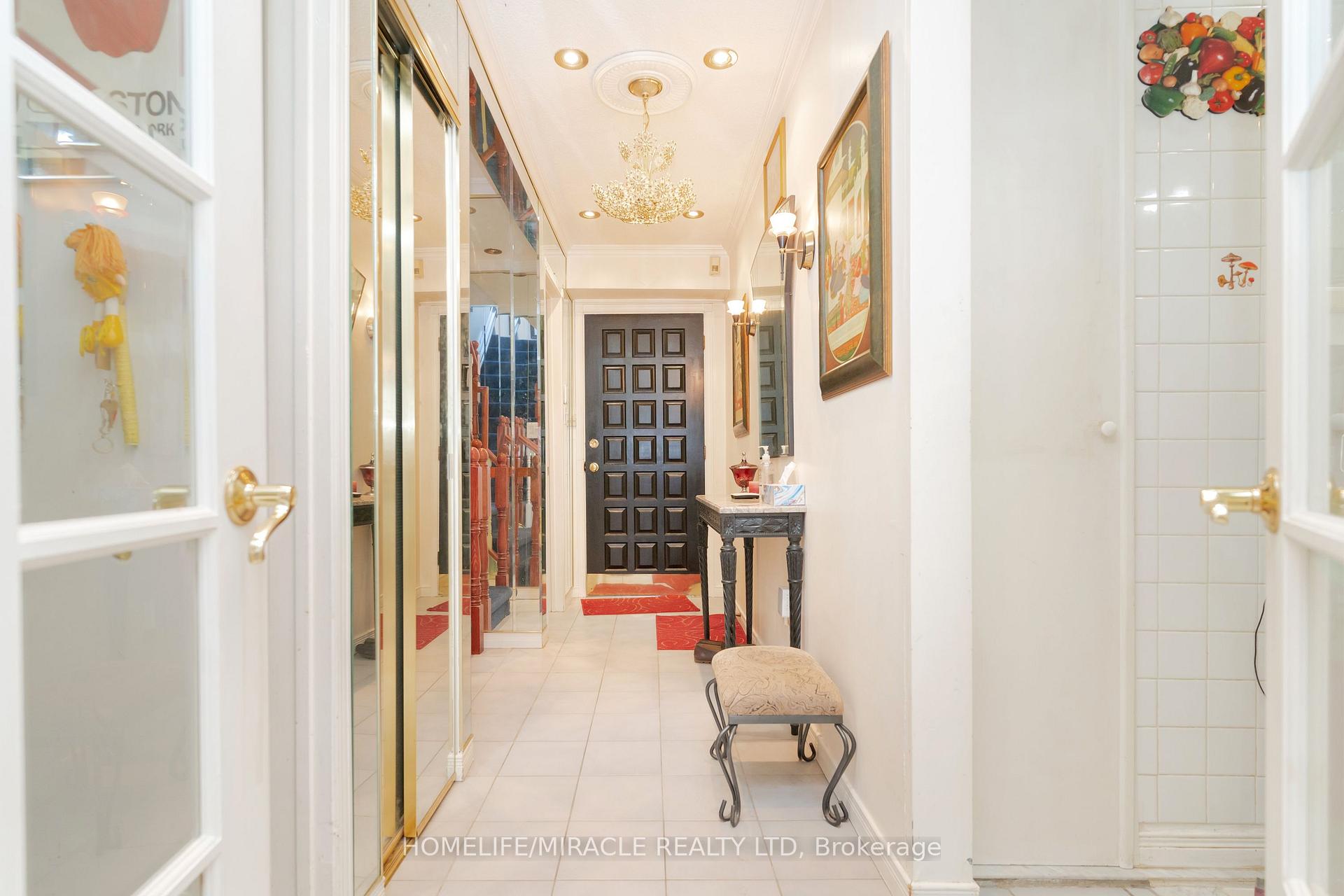 4 Bedrooms Condo at 50 Blackwell, Toronto For sale
