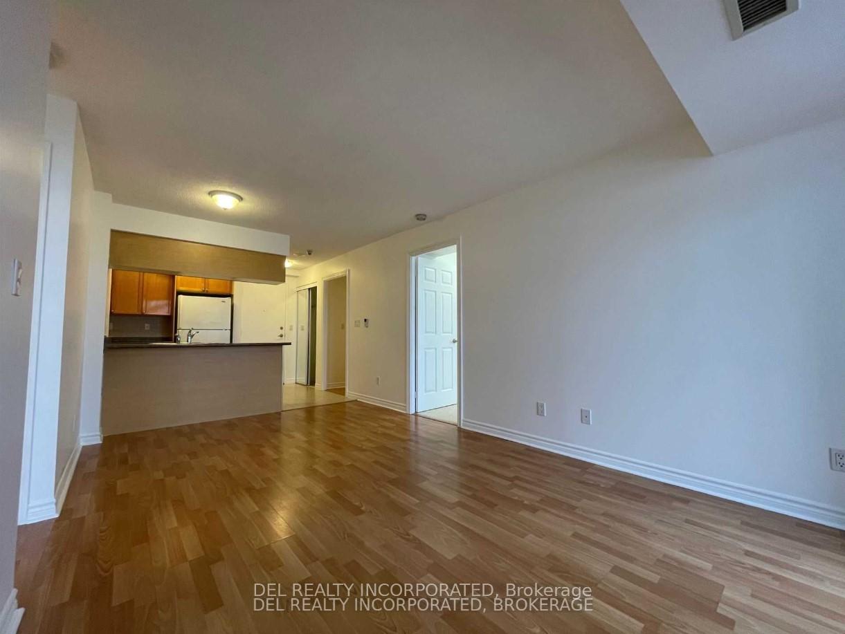 3 Bedrooms Condo at 3888 Duke of York, Mississauga For sale