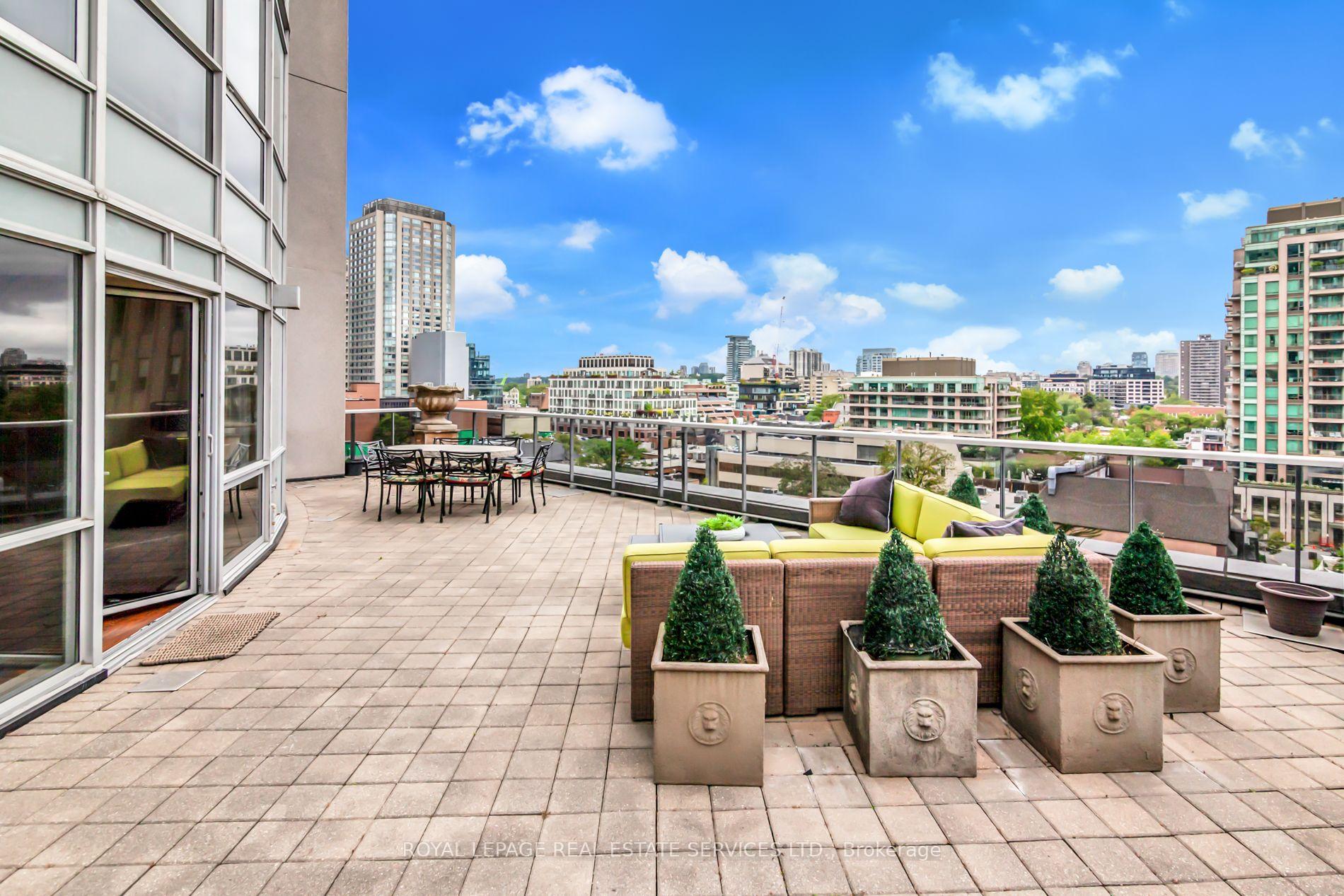 3 Bedrooms Condo at 10 Bellair, Toronto For sale