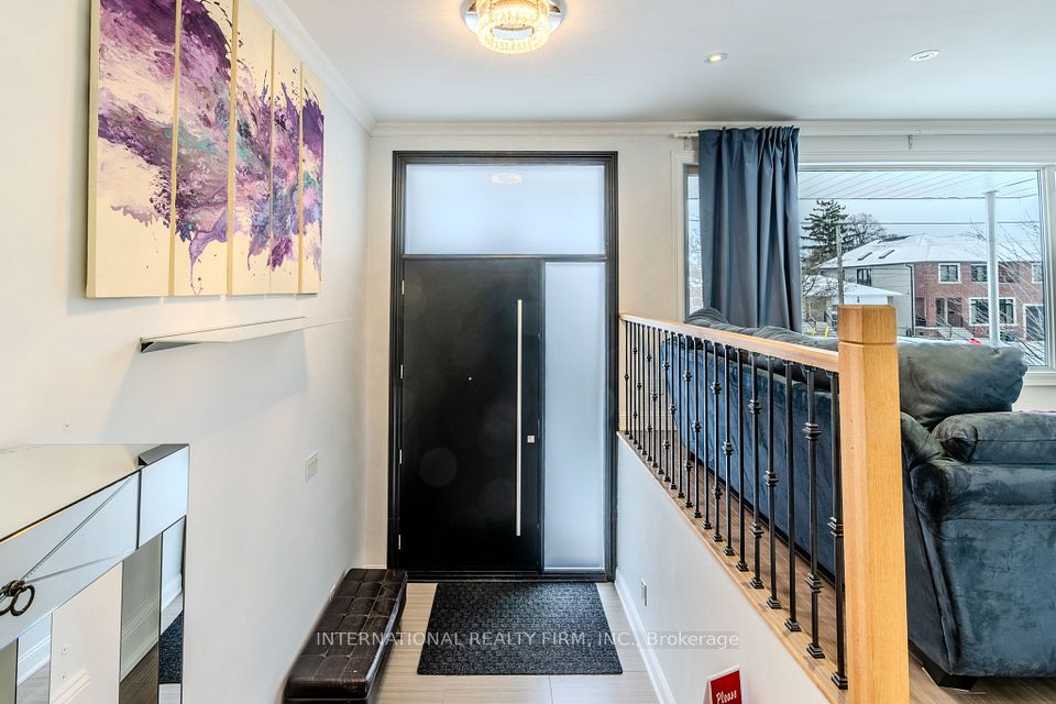 #Main - 24 Paramount Court, Toronto, ON M6M 2L5