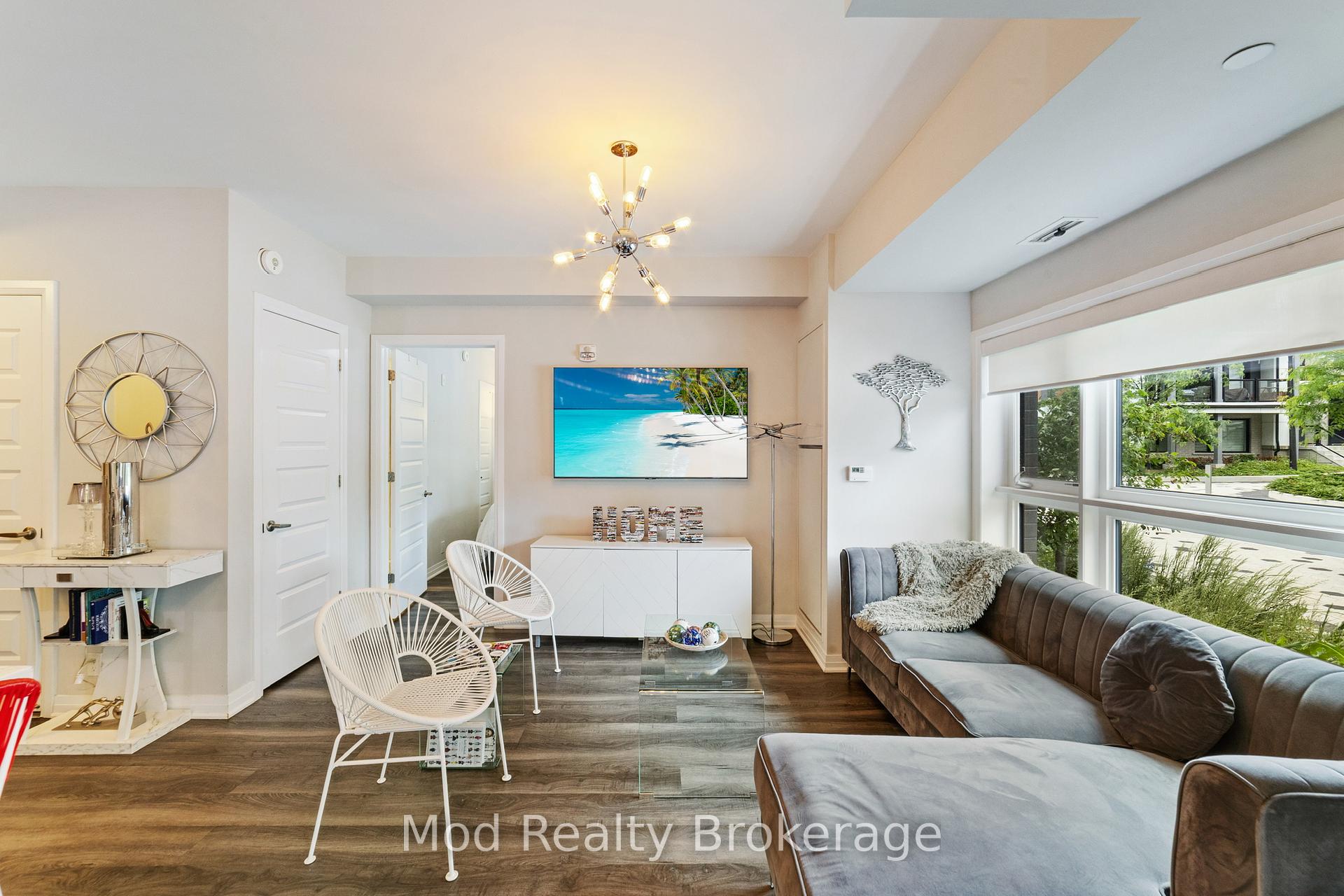 2 Bedrooms Condo at 128 Grovewood, Oakville For sale