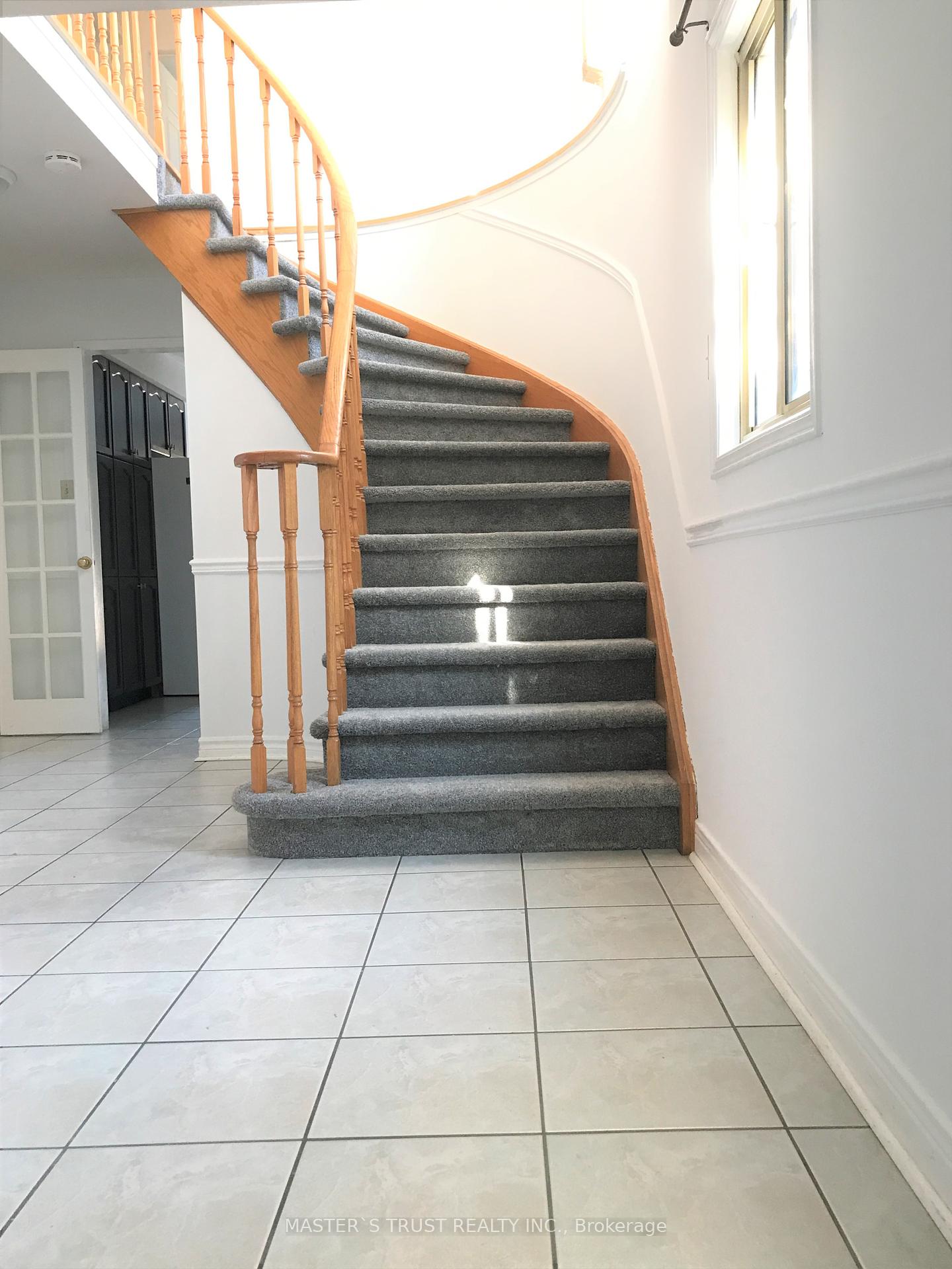 567 Brownridge Drive ; MLS ID: N12154777