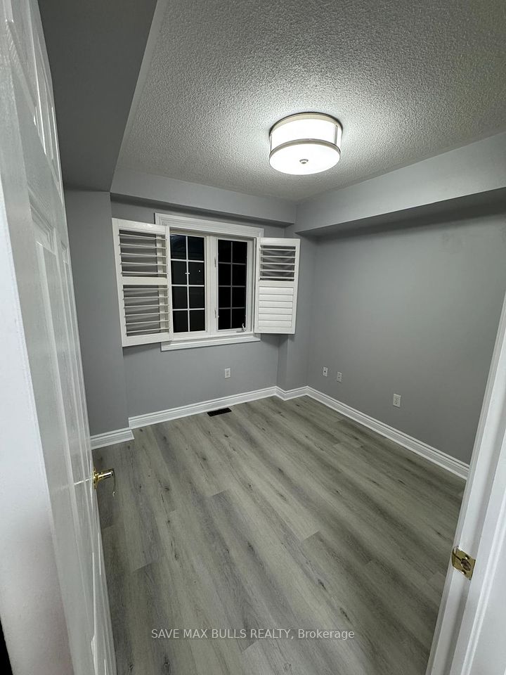 46 Wicker Park Way, Whitby, ON L1R 0E1
