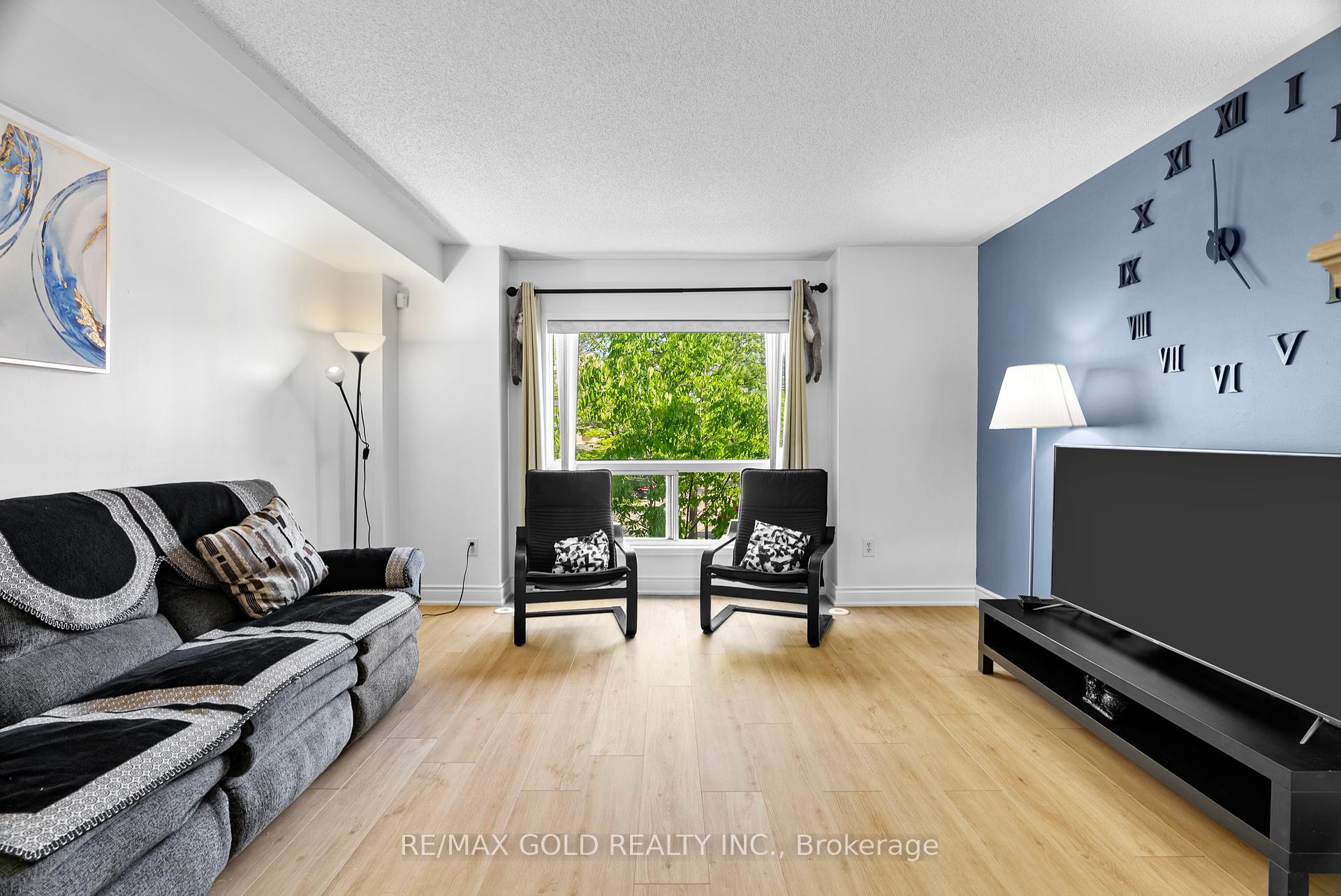 3 Bedrooms Condo at 50 Strathaven, Mississauga For sale