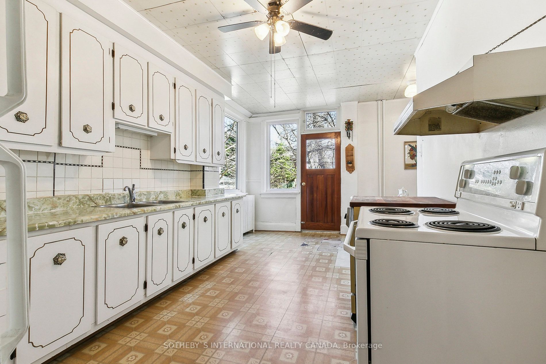 143 Fairview Avenue, Toronto, ON M6P 3A6