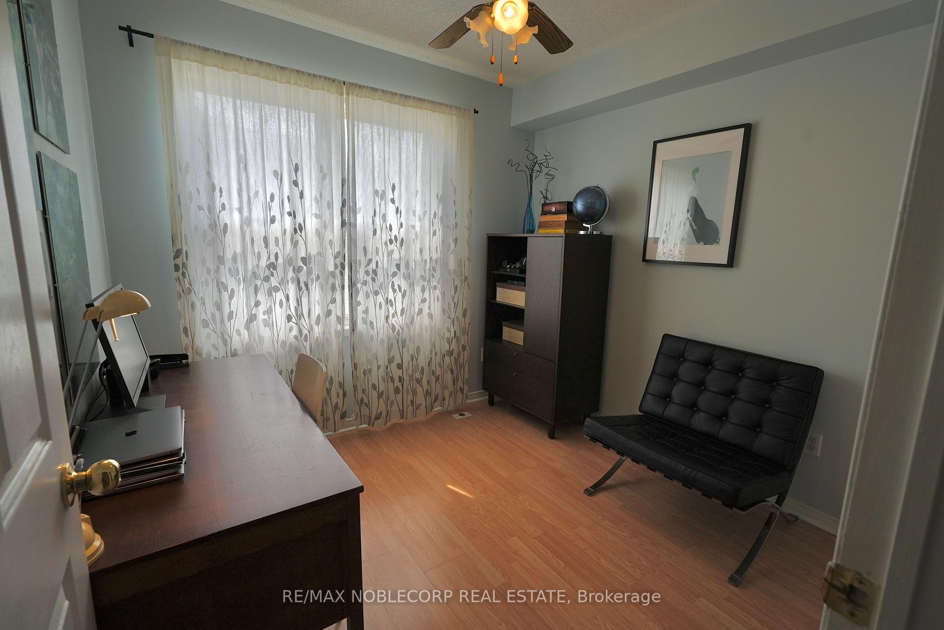4 Bedrooms Condo at 17 Overlea, Toronto For sale