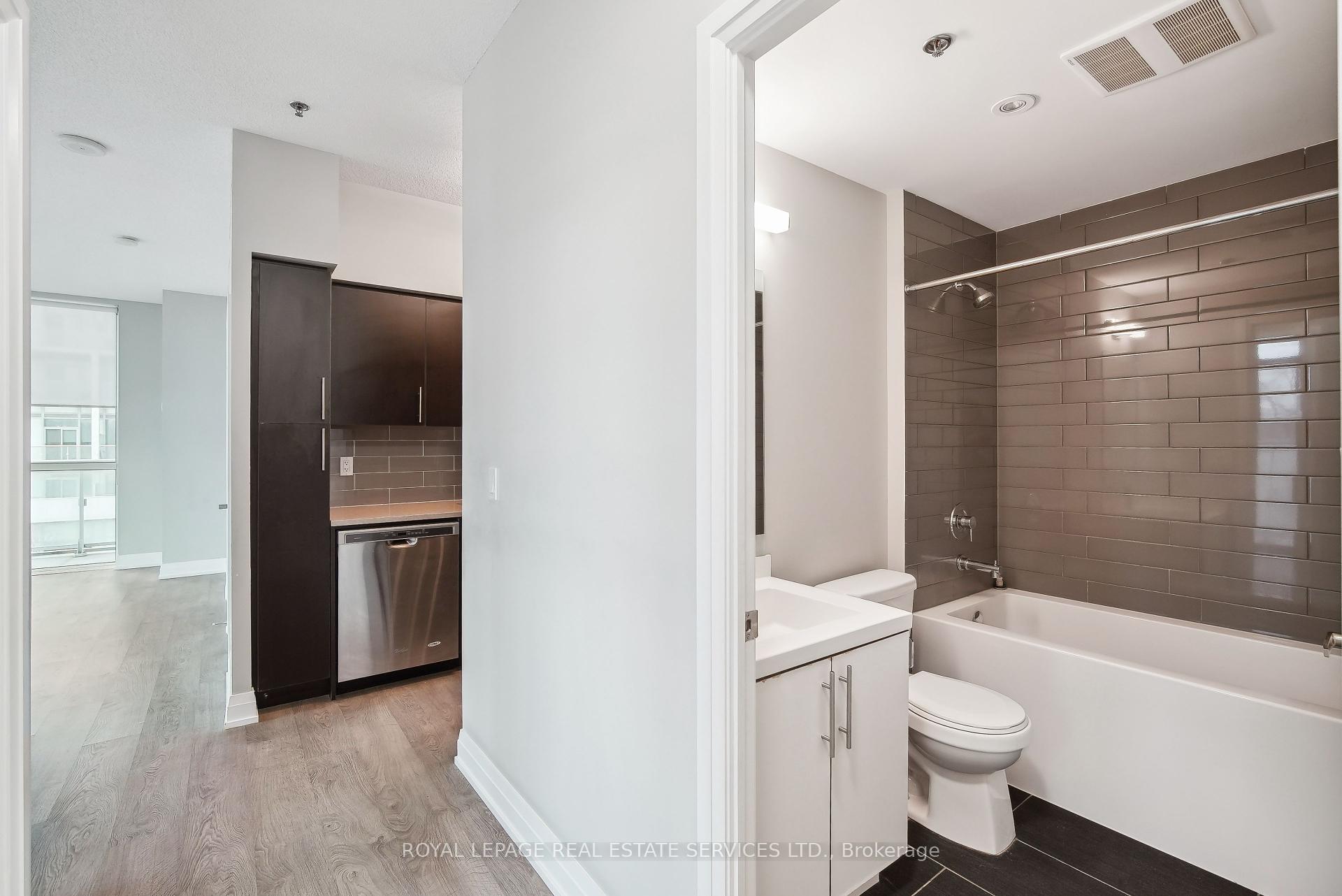 2 Bedrooms Condo at 65 Speers,  Oakville For sale