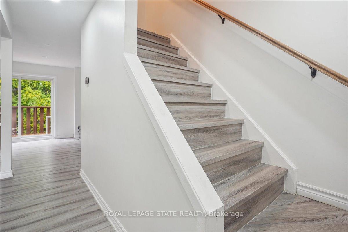 3 Bedrooms Condo at 36 Greendale,  Hamilton For sale