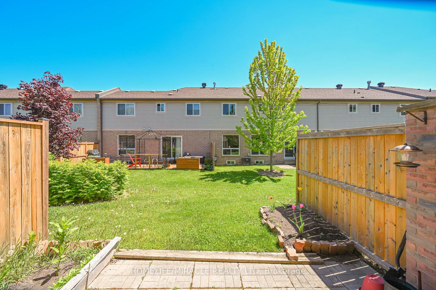 2 Bedrooms Condo at 5255 Guildwood, Mississauga For sale