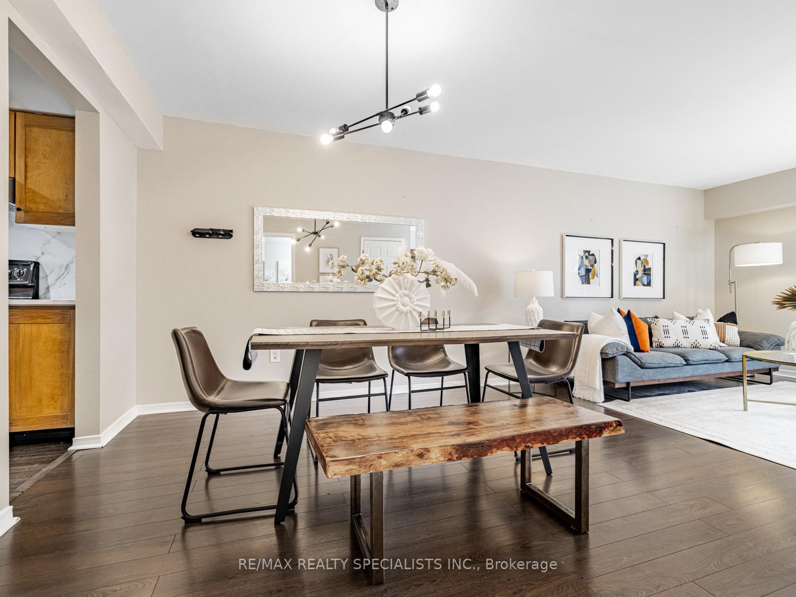2 Bedrooms Condo at 2055 WALKERS, Burlington For sale