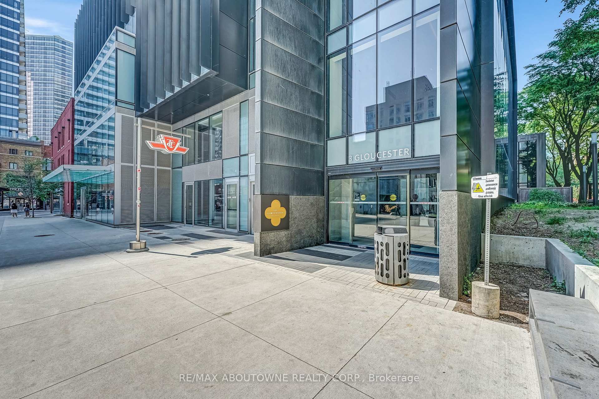 2 Bedrooms Condo at 3 Gloucester, Toronto For sale
