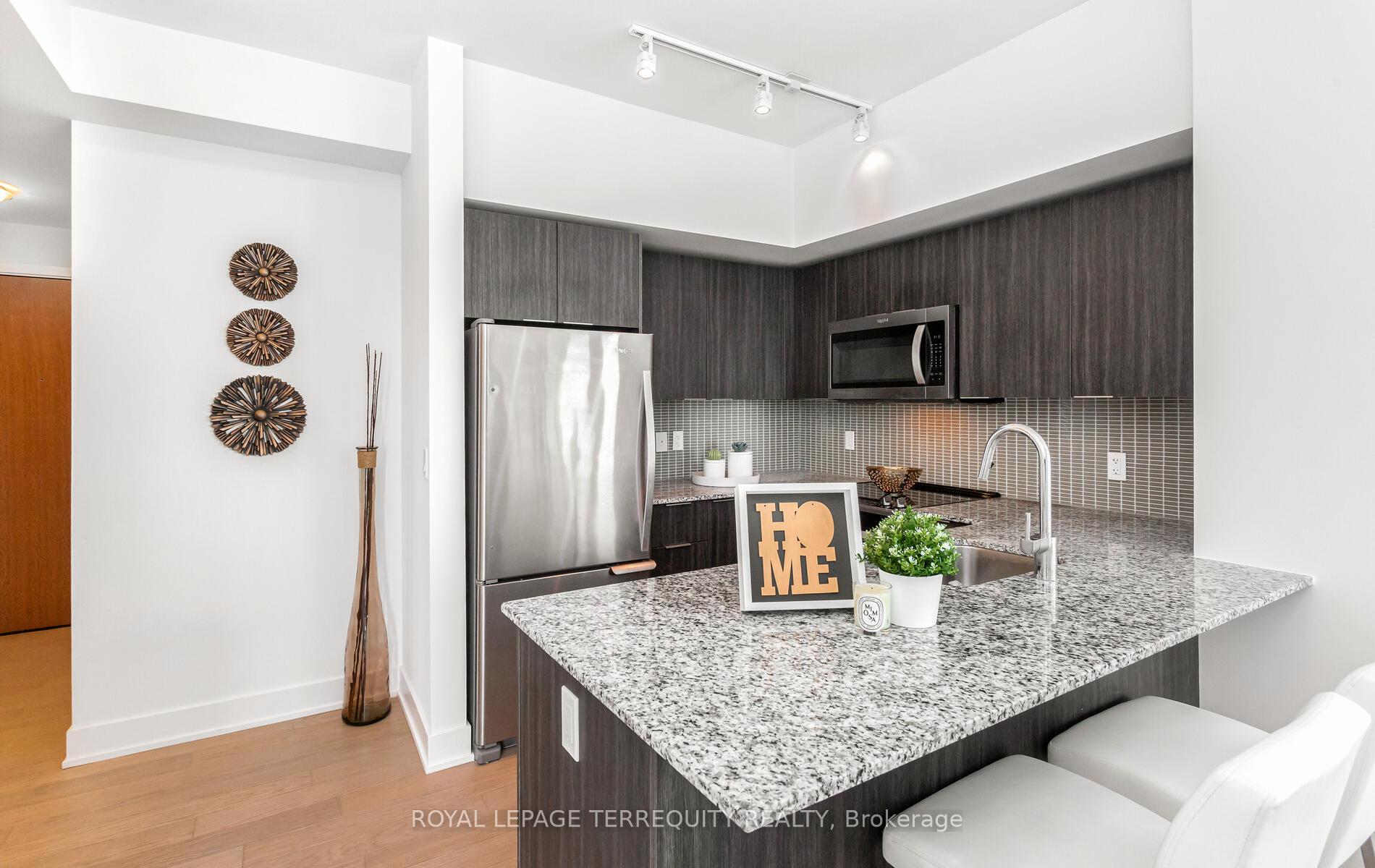 2 Bedrooms Condo at 30 Shore Breeze,  Toronto For sale