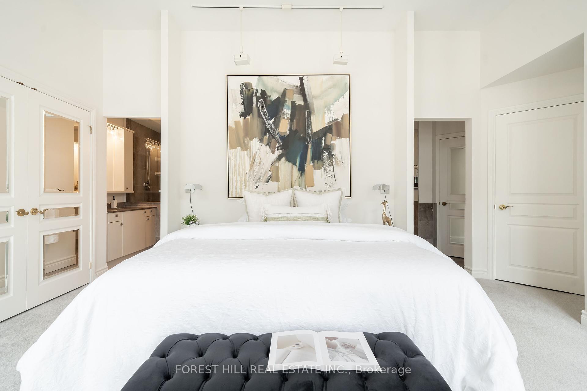 3 Bedrooms Condo at 1 Balmoral, Toronto For sale