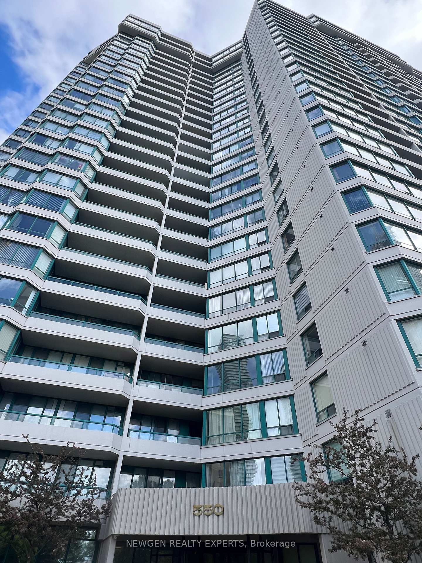 3 Bedrooms Condo at 550 Webb, Mississauga For sale