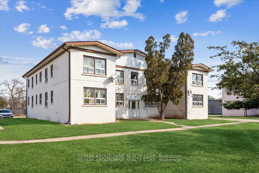 1023 Churchill Avenue