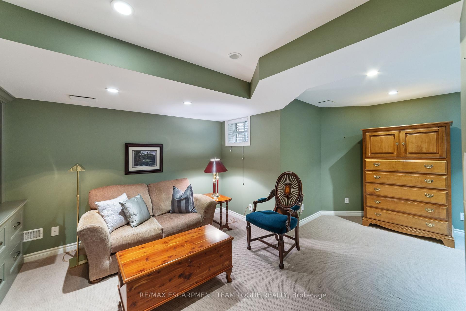3 Bedrooms Semi-Detached at 4144 STONEBRIDGE,  Burlington For sale