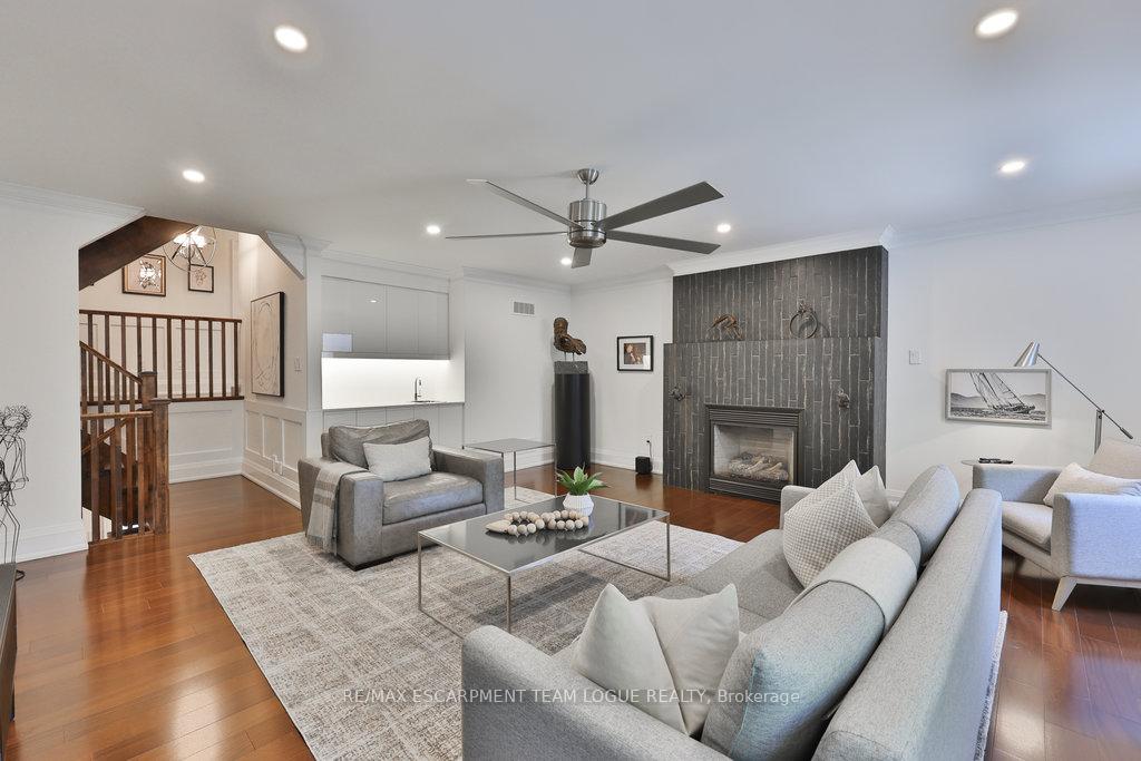 4 Bedrooms Condo at 4211 Millcroft Park, Burlington For sale