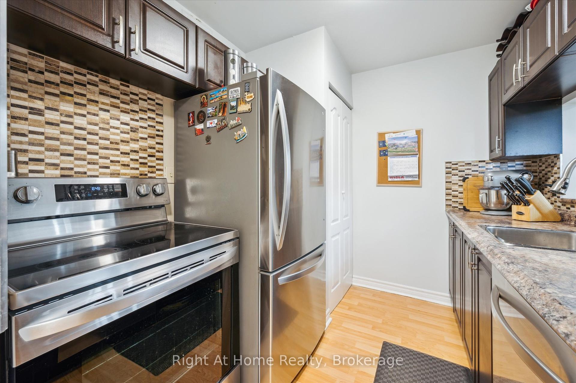 2 Bedrooms Condo at 1450 Glen Abbey, Oakville For sale