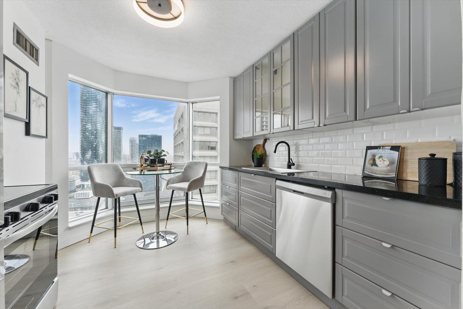 10 Yonge Street 3211