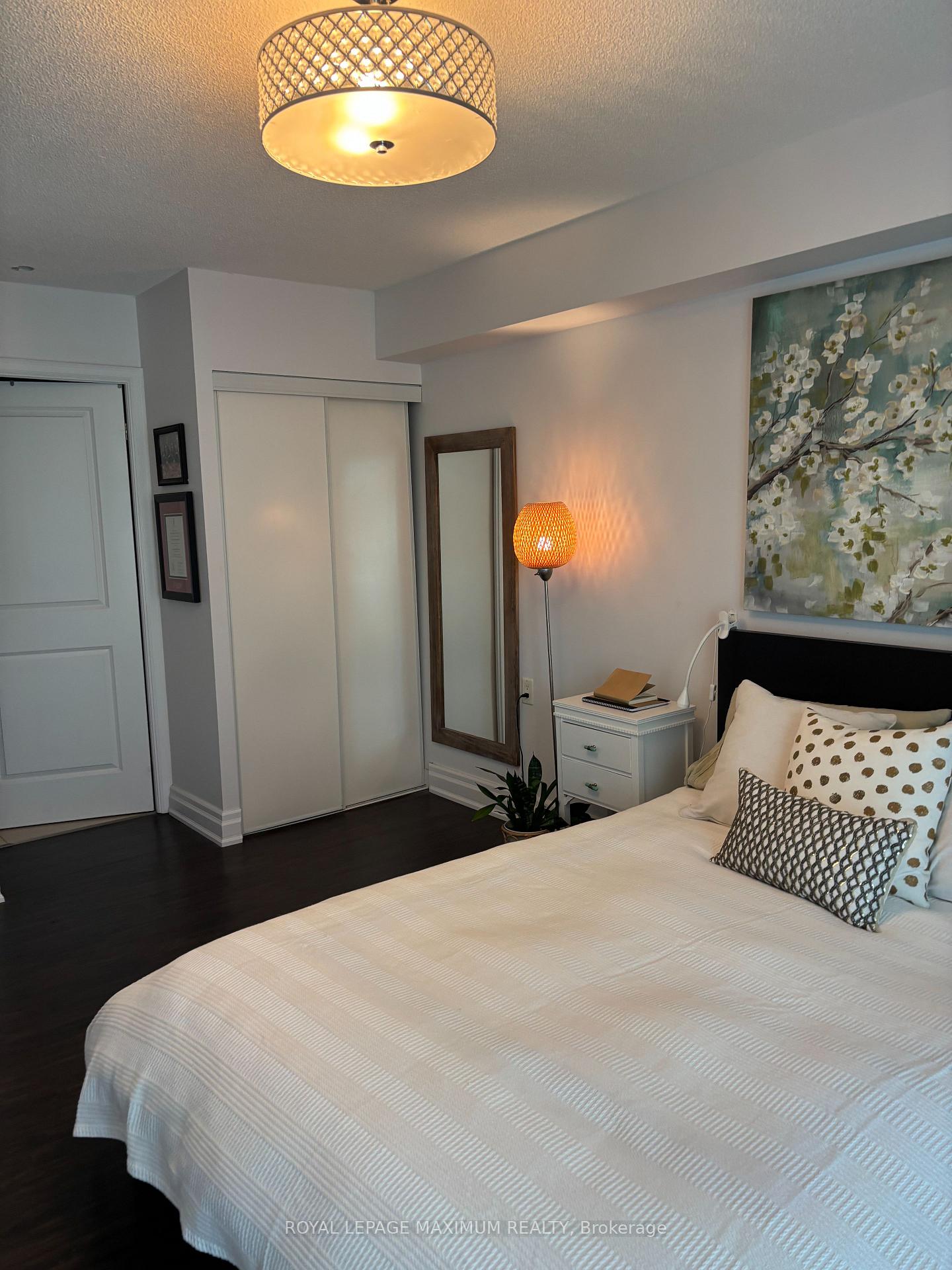 2 Bedrooms Condo at 920 Sheppard, Toronto For sale