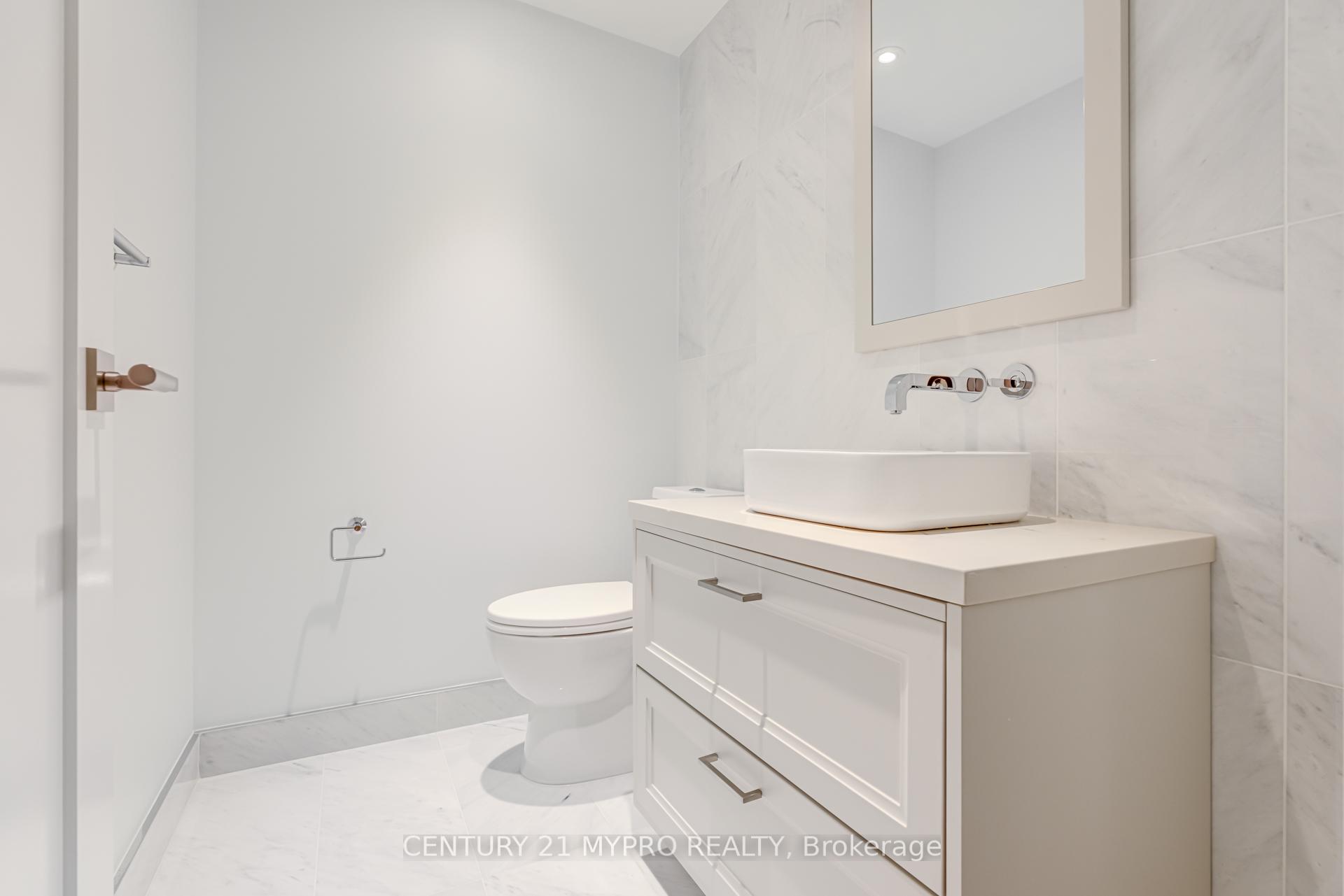 3 Bedrooms Condo at 455 Wellington,  Toronto For sale