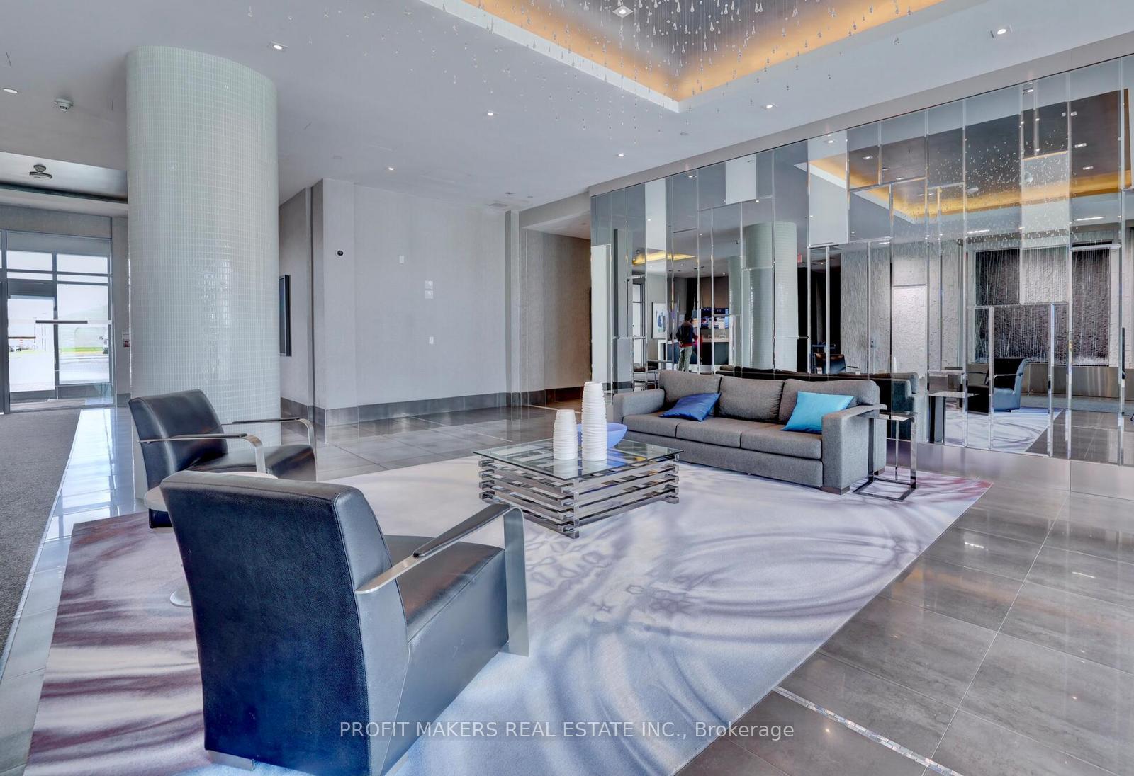 3 Bedrooms Condo at 65 Speers, Oakville For sale